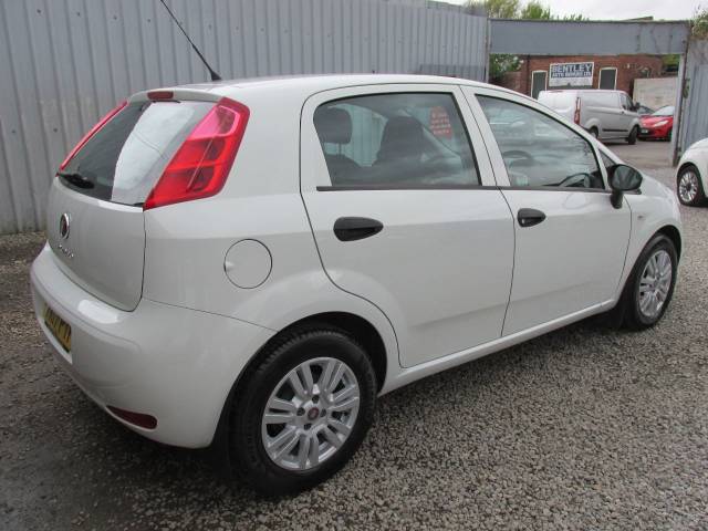 2017 Fiat Punto 1.2 Pop+ 5dr ## JUST SERVICED AND MOT'D - STUNNING CAR ##
